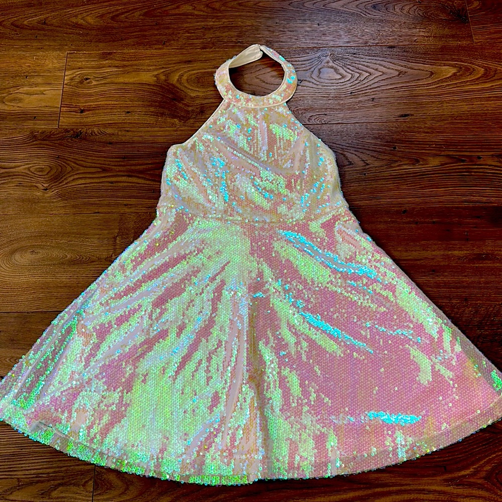 beautiful white dress with sequins, size S, brand new and with tag